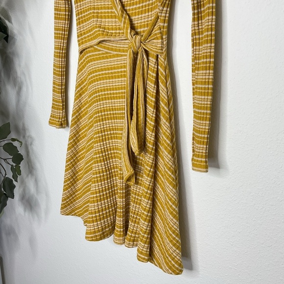 NWT Francescas Alya Striped Dress - Picture 3 of 6